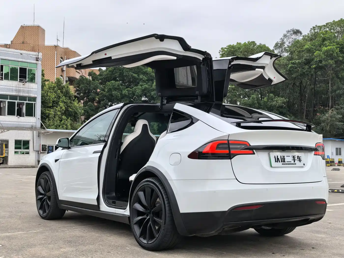 TESLA MODEL X