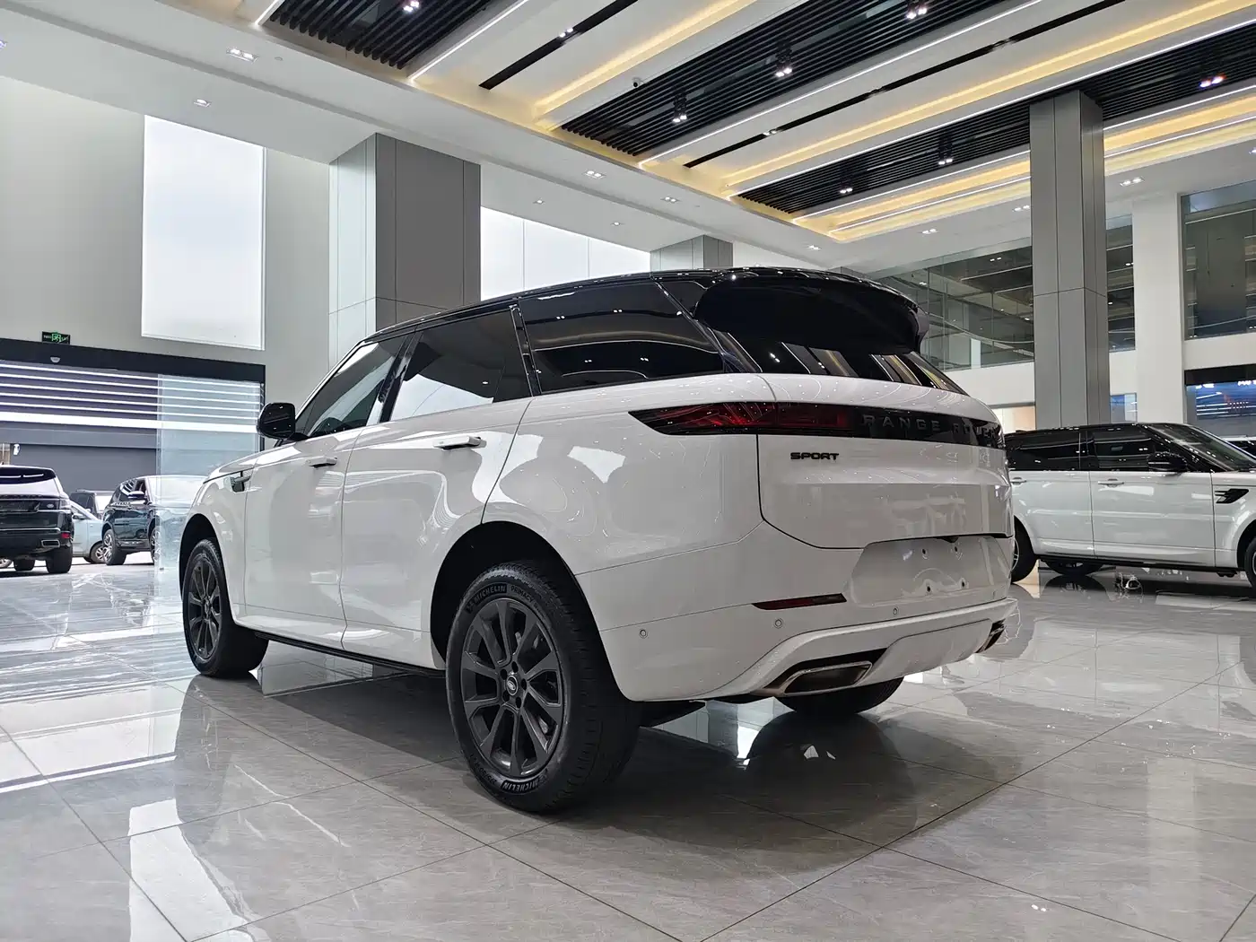 Land Rover Range Rover Sport 2024 400PS Dynamic SE фото 18