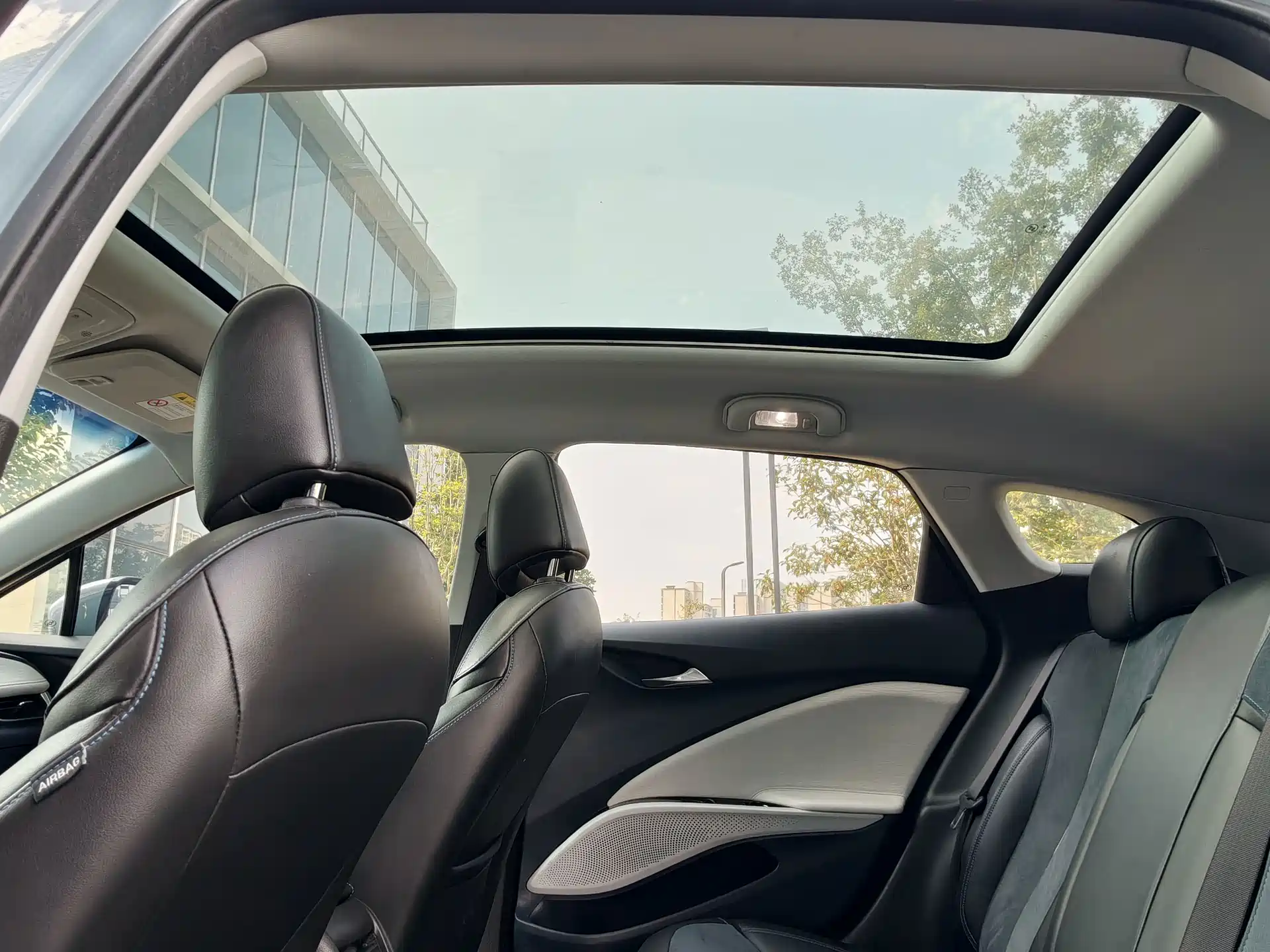 صورة 25 - Buick Velite 6