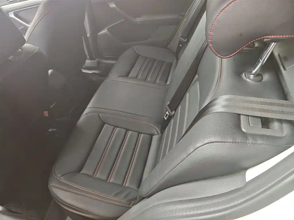 Volkswagen Lavida 2017 1.6L Manual Trend Edition фото 17