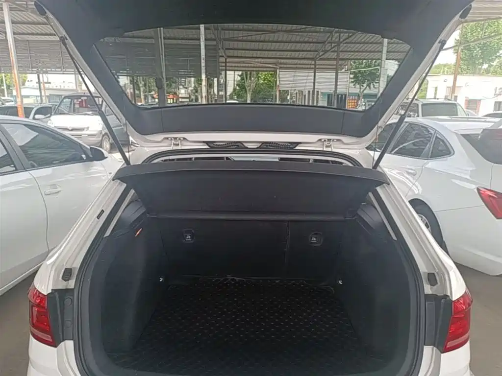 Volkswagen Lavida Tour 2017 1.6L Automatic Trend Edition фото 19