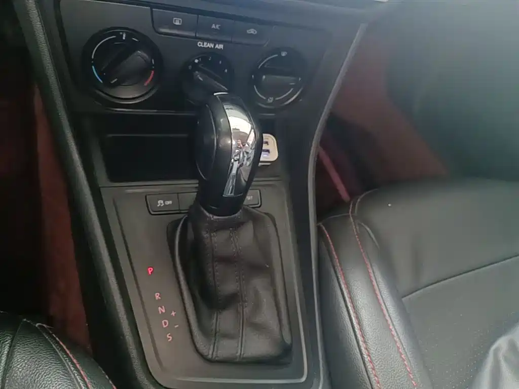 Volkswagen Lavida Tour 2017 1.6L Automatic Trend Edition фото 14