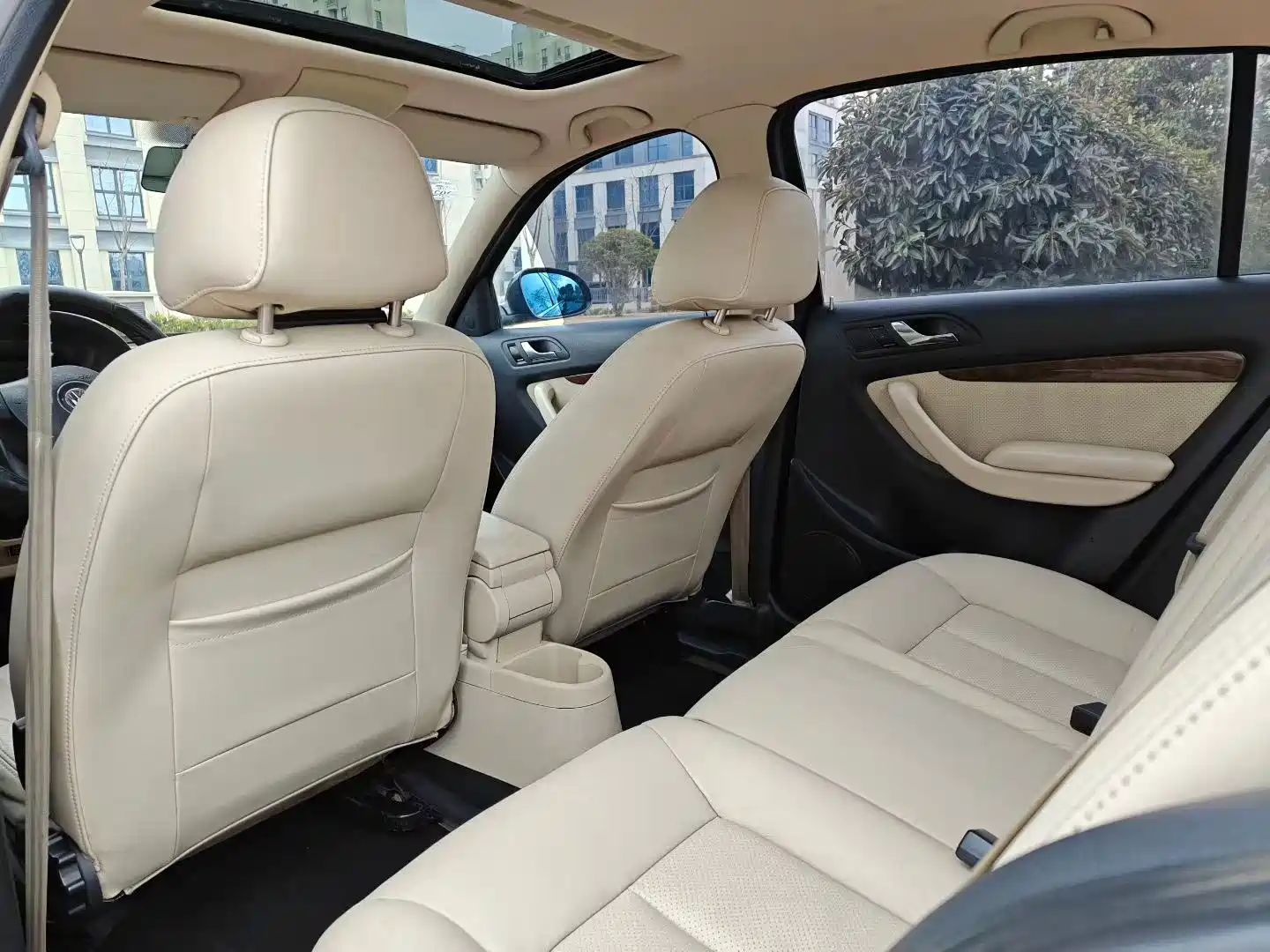 صورة 5 - Volkswagen Lavida