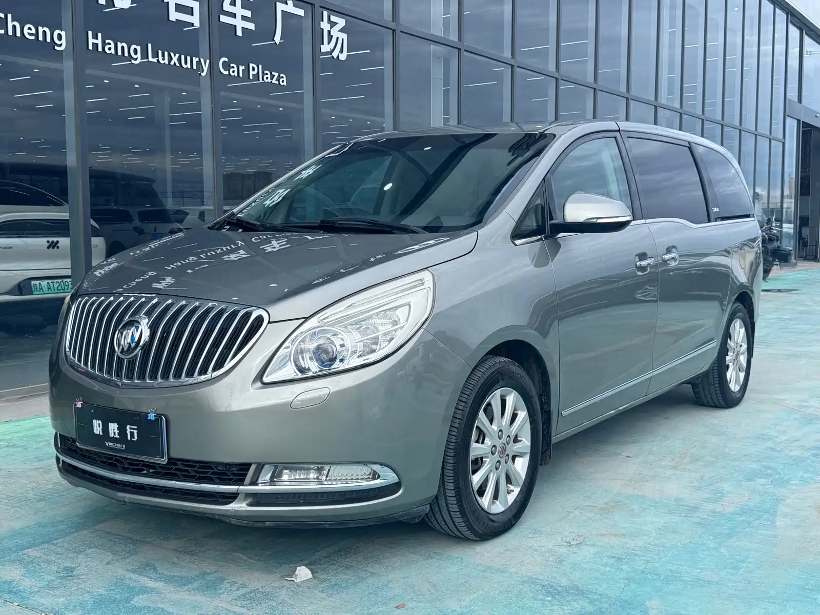 Фото 1 - Buick GL8