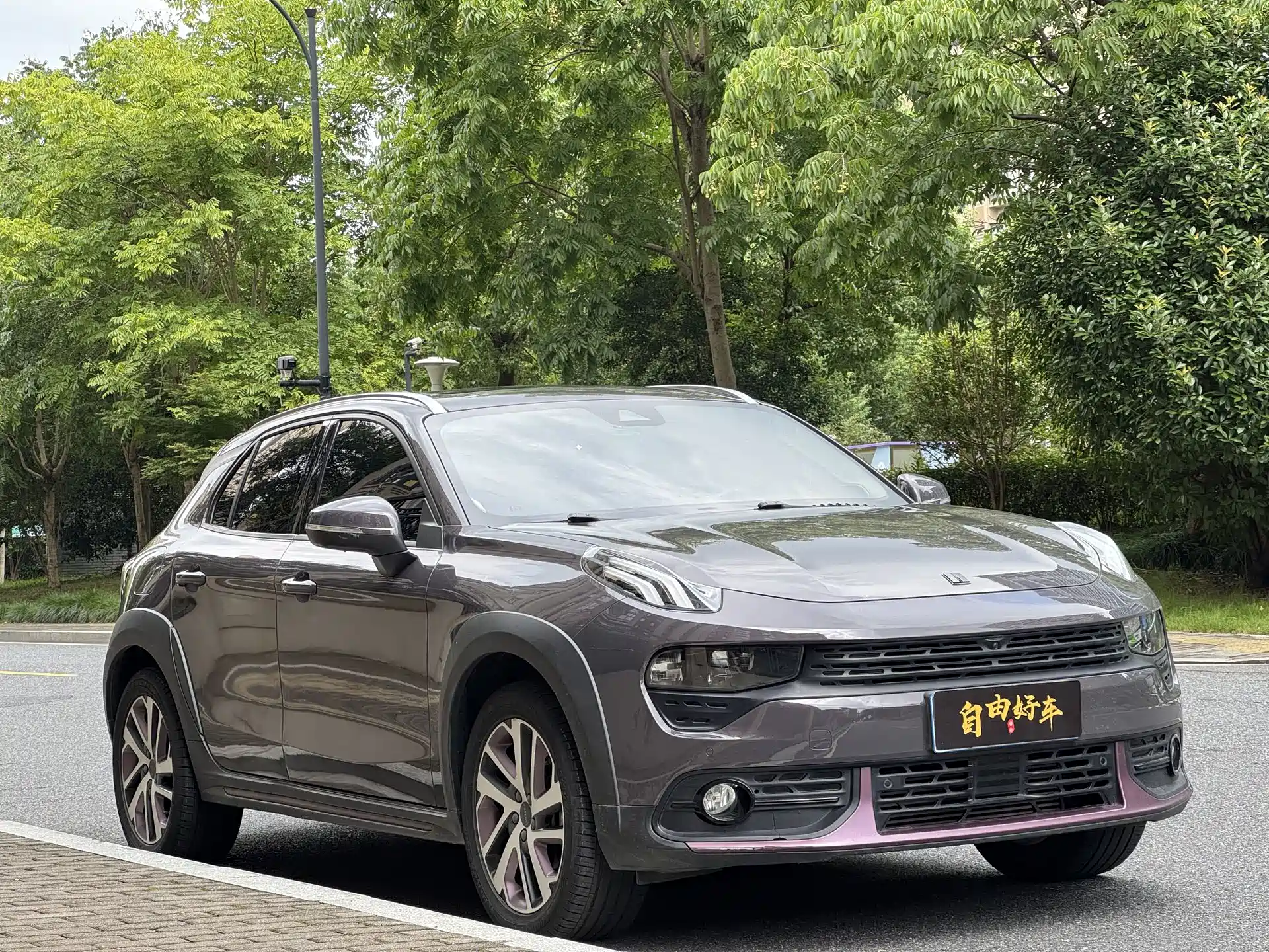 Фото 3 - Lynk & Co 02