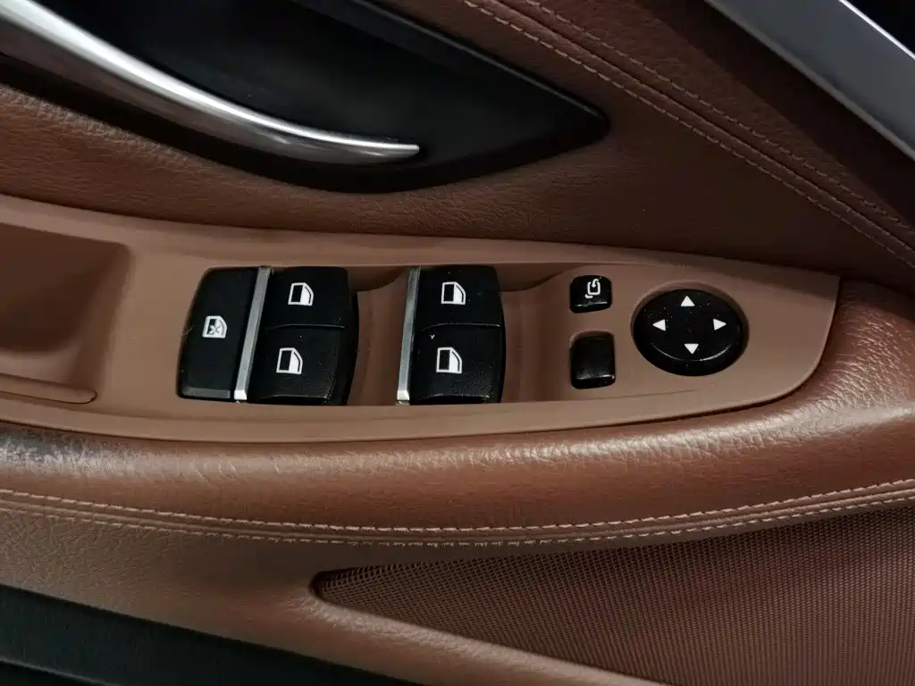 Photo 9 - BMW 5 Series