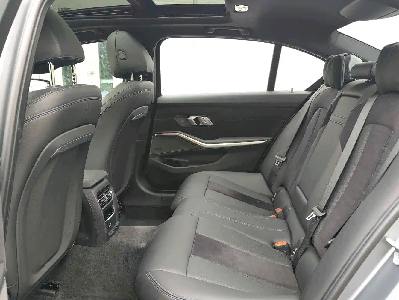 Photo 7 - BMW 3 Series