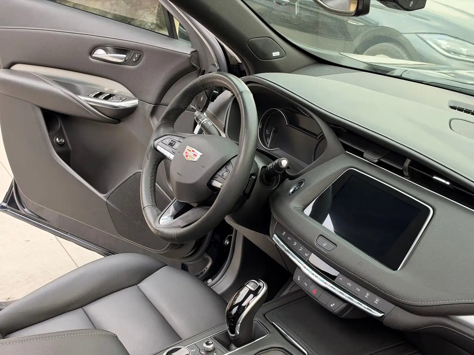 Photo 14 - Cadillac XT4