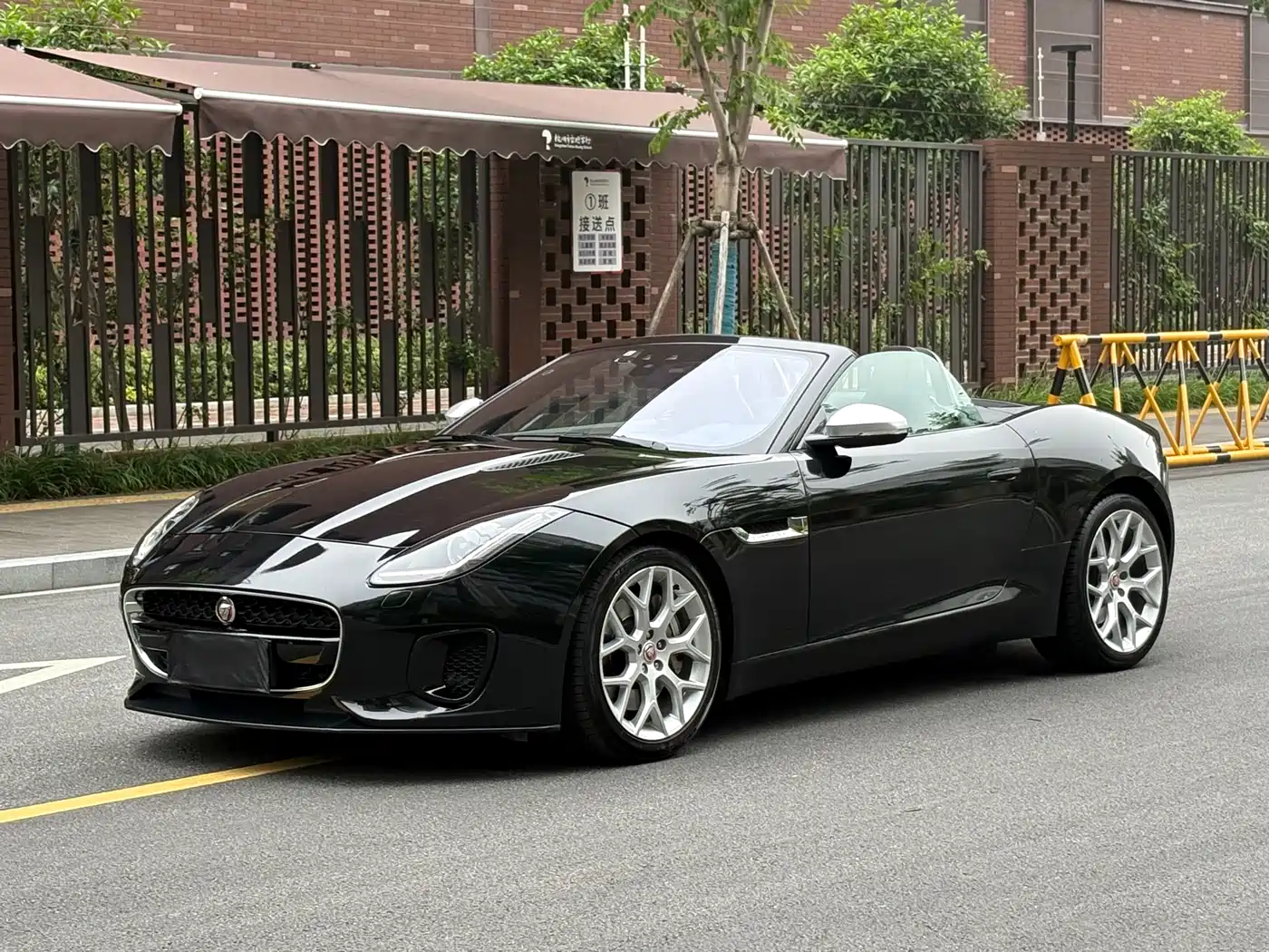 Jaguar F-TYPE 2019 3.0 SC Convertible фото 19
