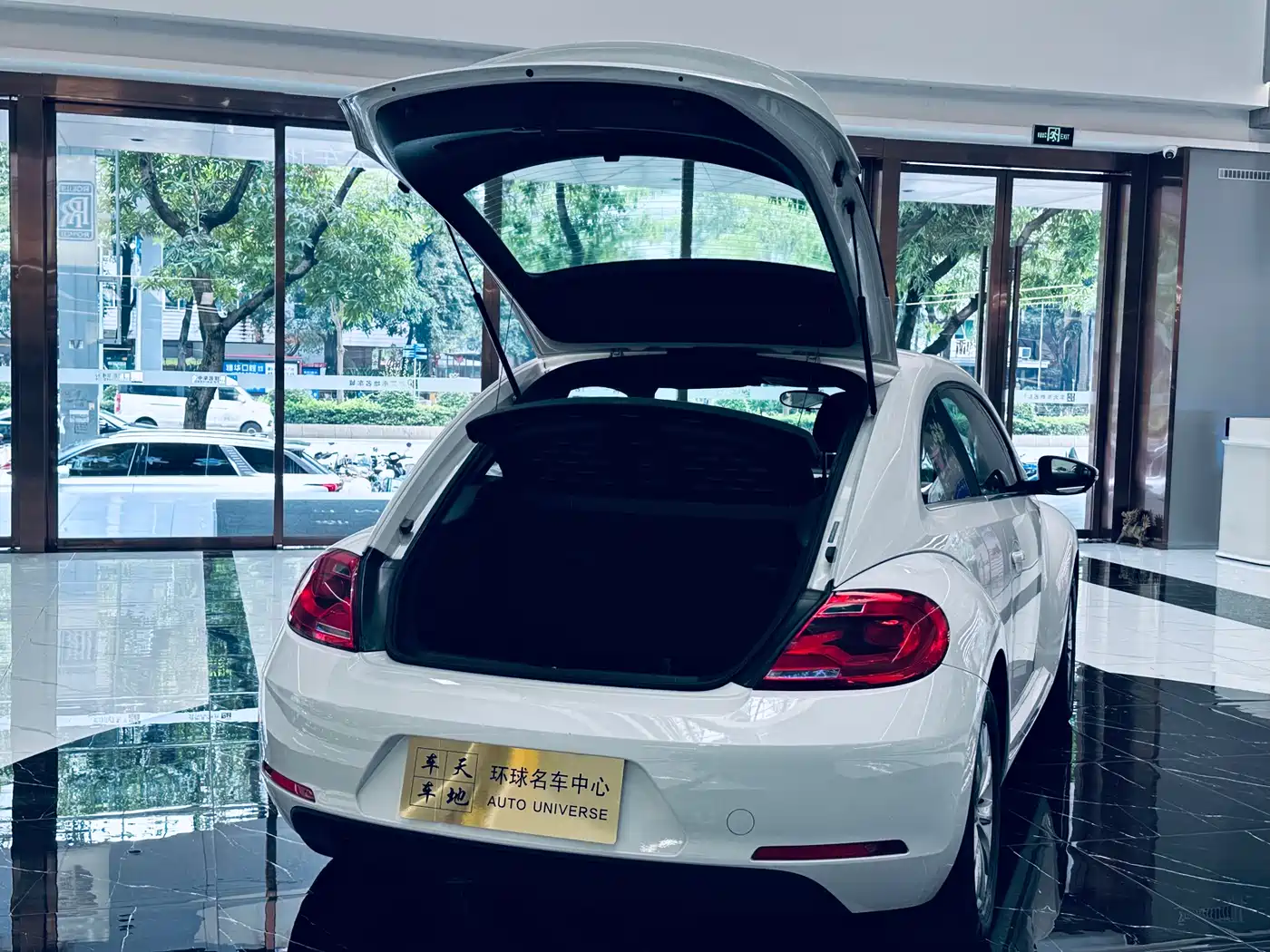 Volkswagen Beetle 2014 1.4TSI Fashion Edition фото 14