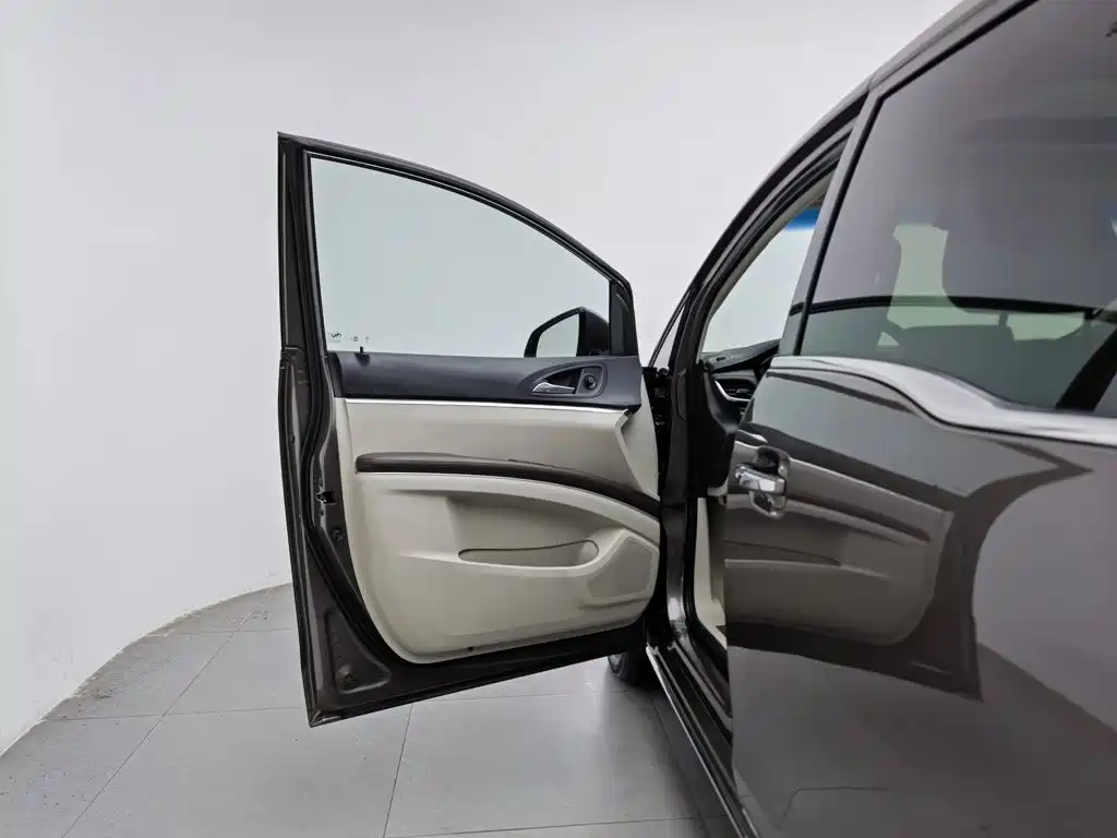 Photo 8 - Buick GL8
