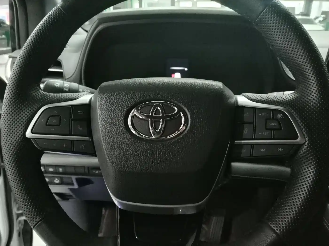 Toyota Sienna 2021 2.5L Hybrid Premium Edition фото 9