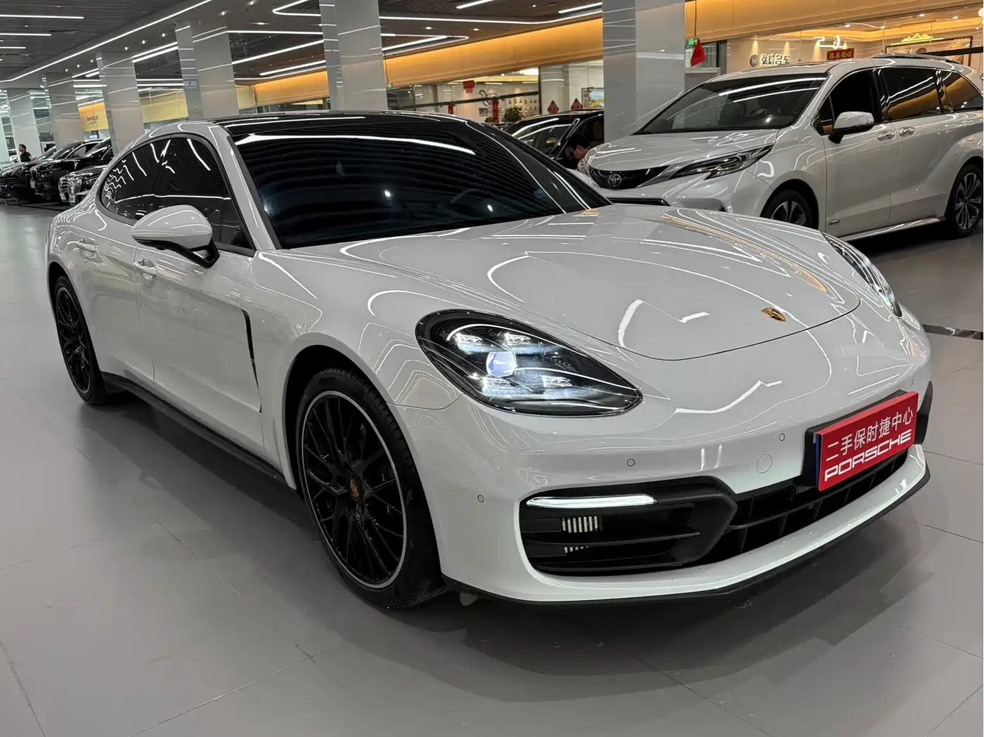 PORSCHE PANAMERA