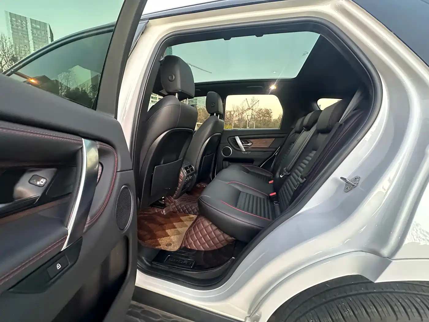 Land Rover Discovery Sport 2022 Model 249PS R-Dynamic SE Performance Tech Edition 5-Seater фото 5