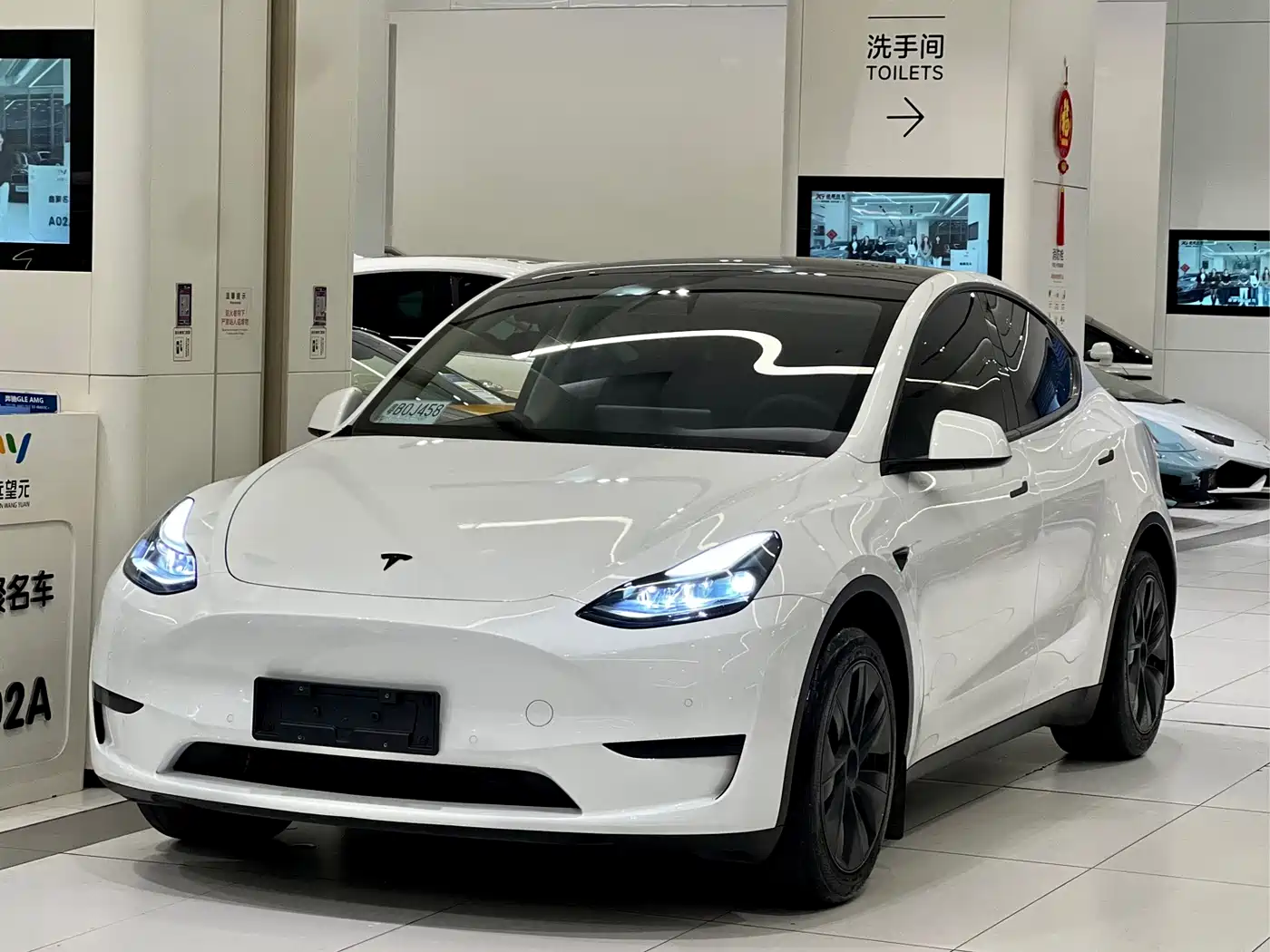 TESLA MODEL Y
