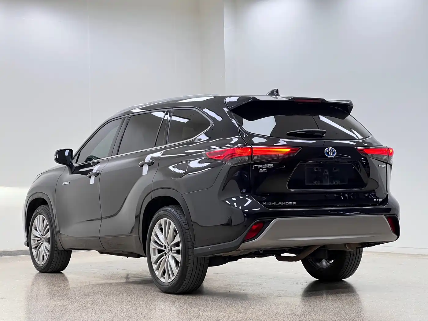 Toyota Highlander 2022 Model Dual Engine 2.5L 4WD Premium Edition 7-Seater фото 7