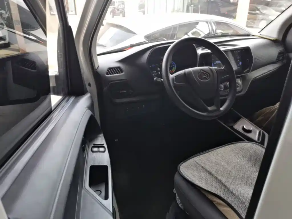 Changan Kaicheng Changan Ruixing EM80 2025 2025 Passenger Version Comfort 6-seater 300km Dual Swing Doors