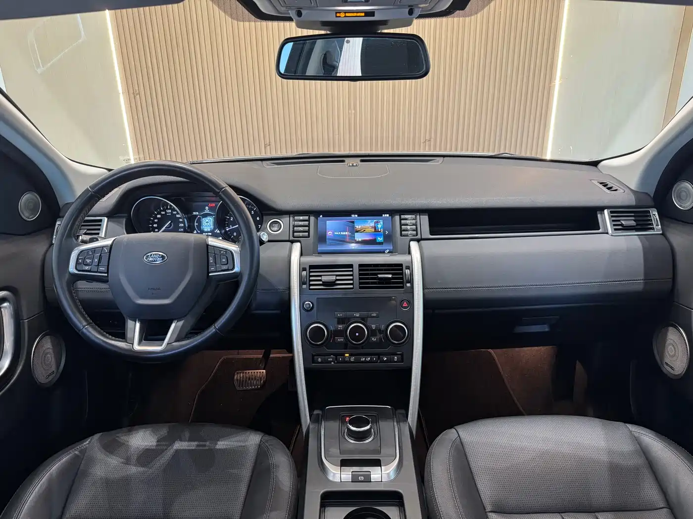 Land Rover Discovery Sport 2018 240PS SE Edition фото 8