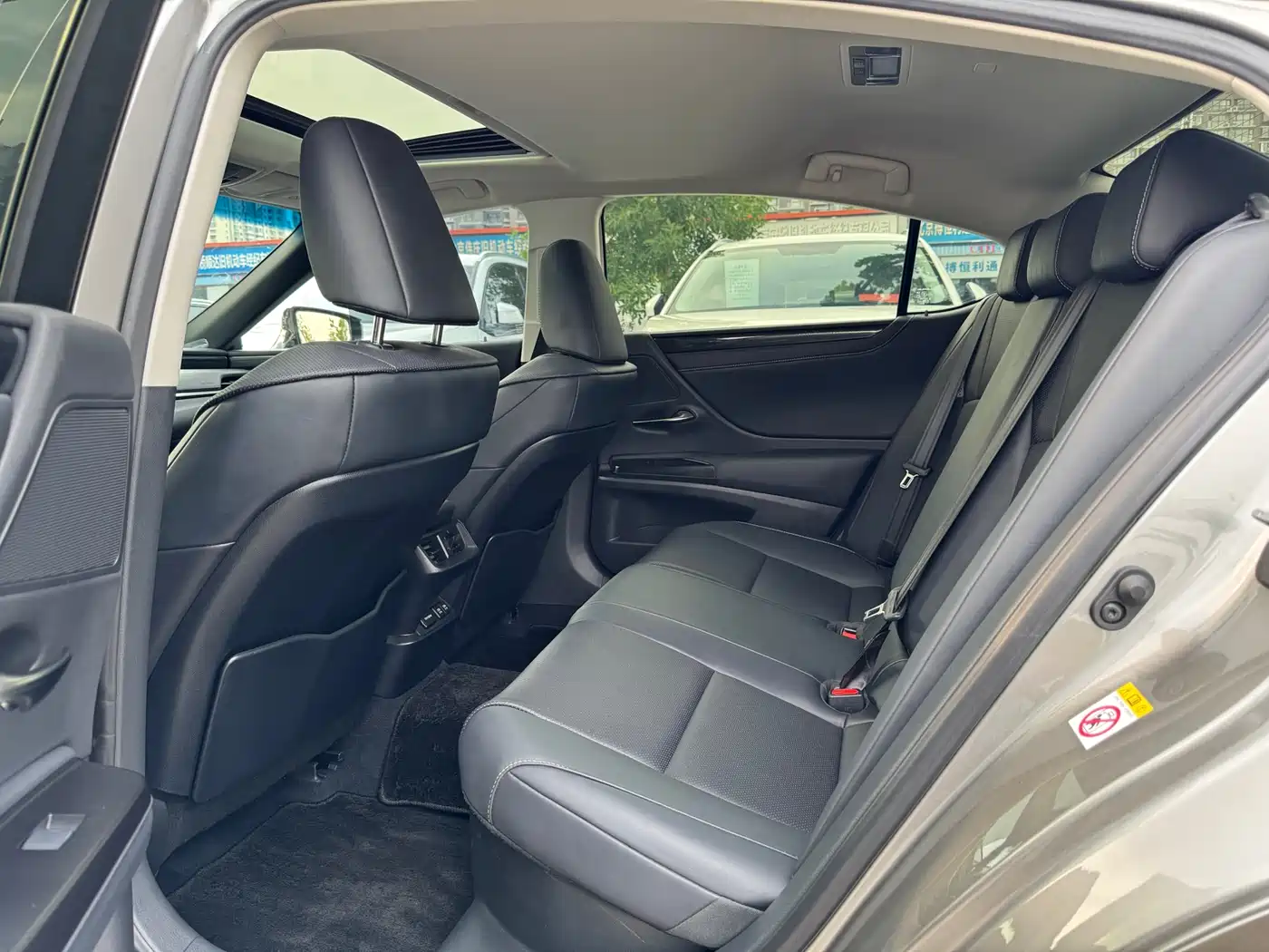 Lexus ES 2018 300h Excellence Edition China V фото 6