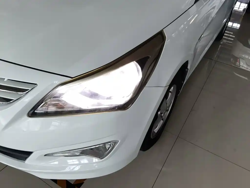 Hyundai Reina 2015 2014 Model 1.4L Automatic GLX