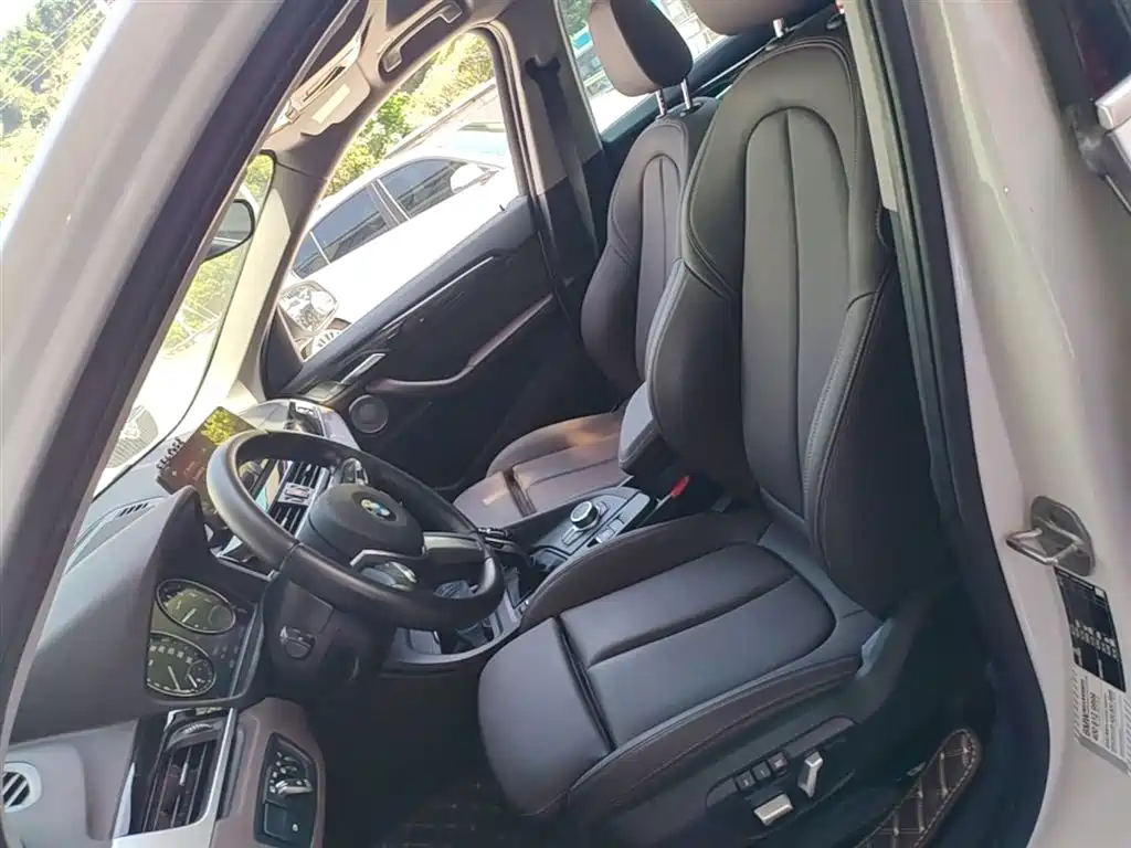 BMW X1 2022 sDrive25Li Leading фото 15