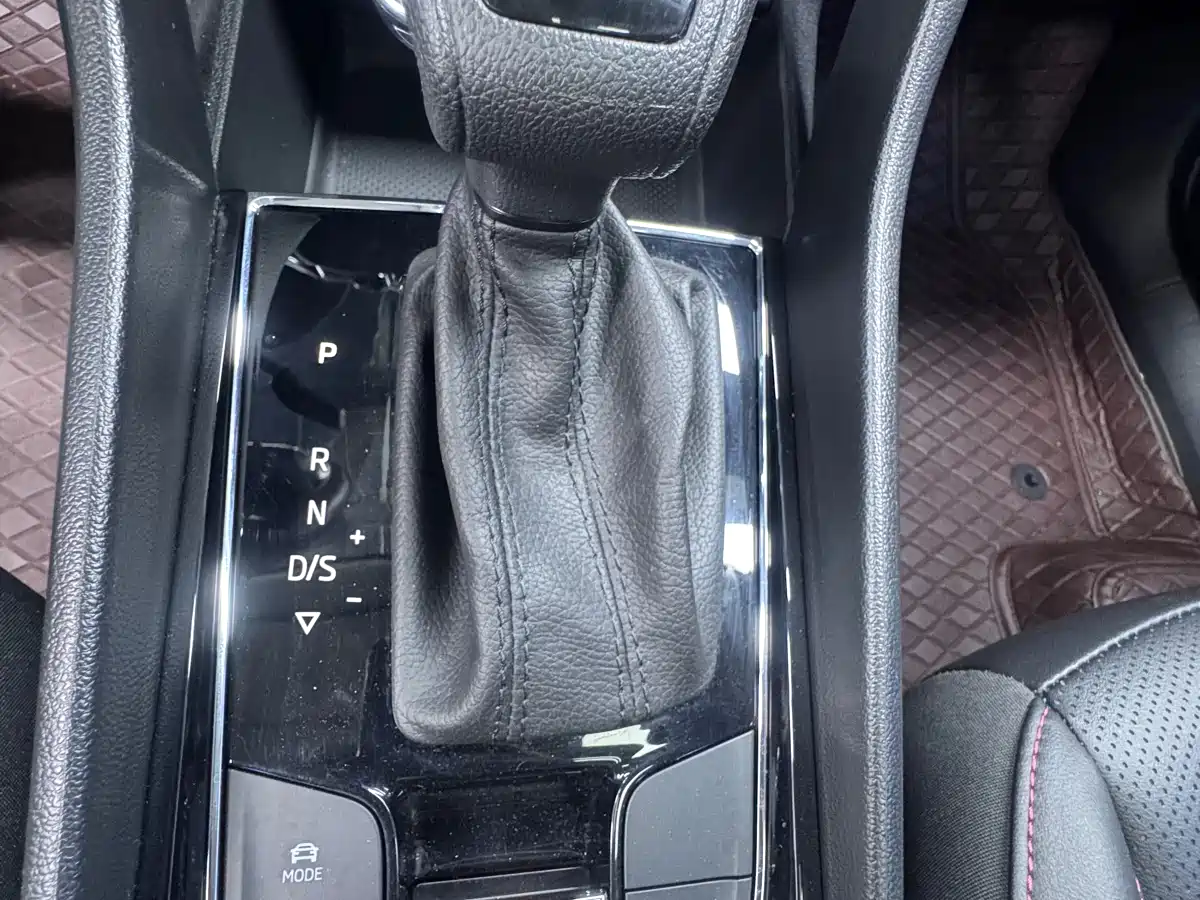 Škoda Karoq 2023 TSI280 Premium Edition фото 16