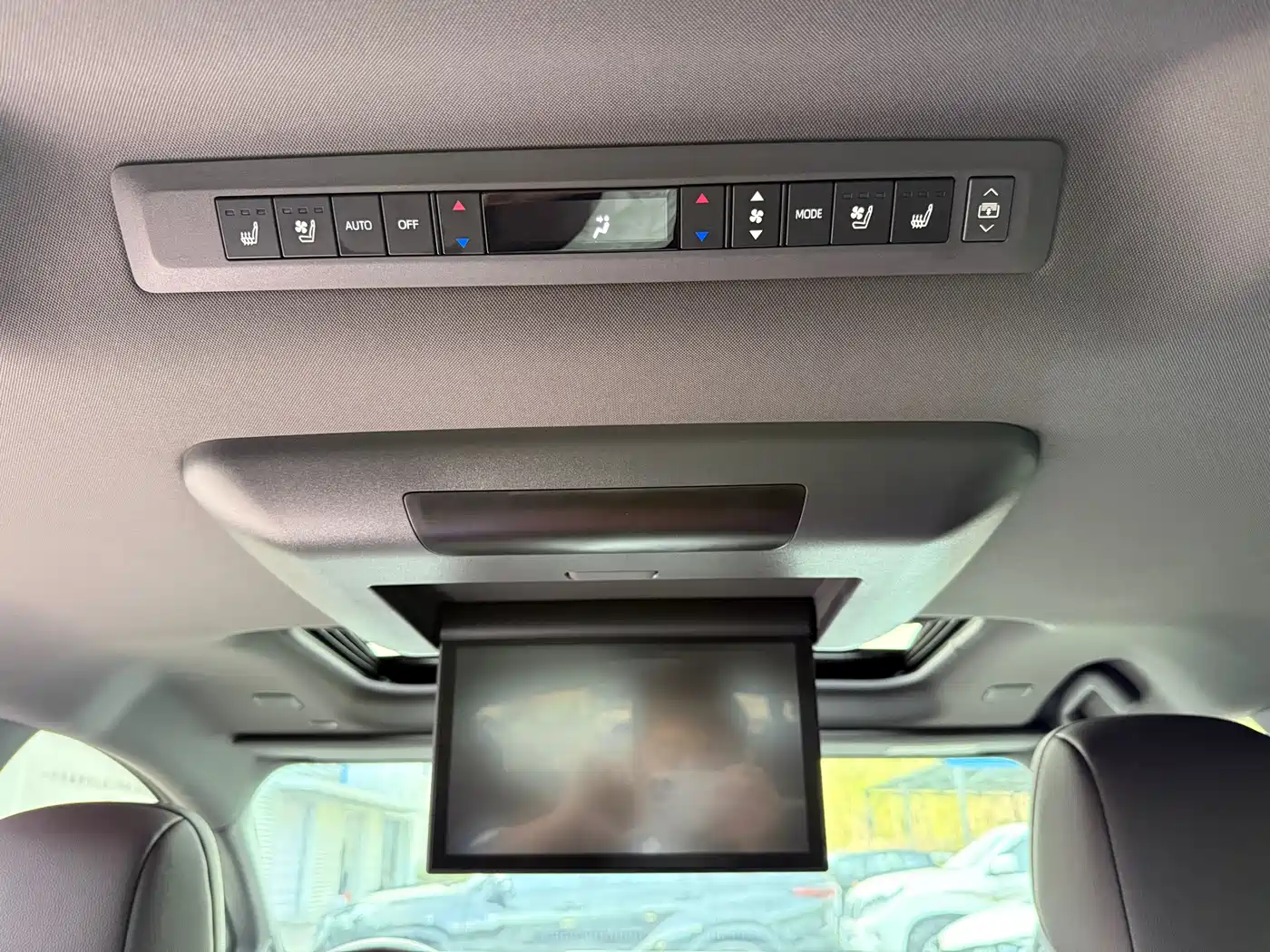 Toyota Granvia 2023 2.5L Hybrid Flagship VIP Edition фото 14