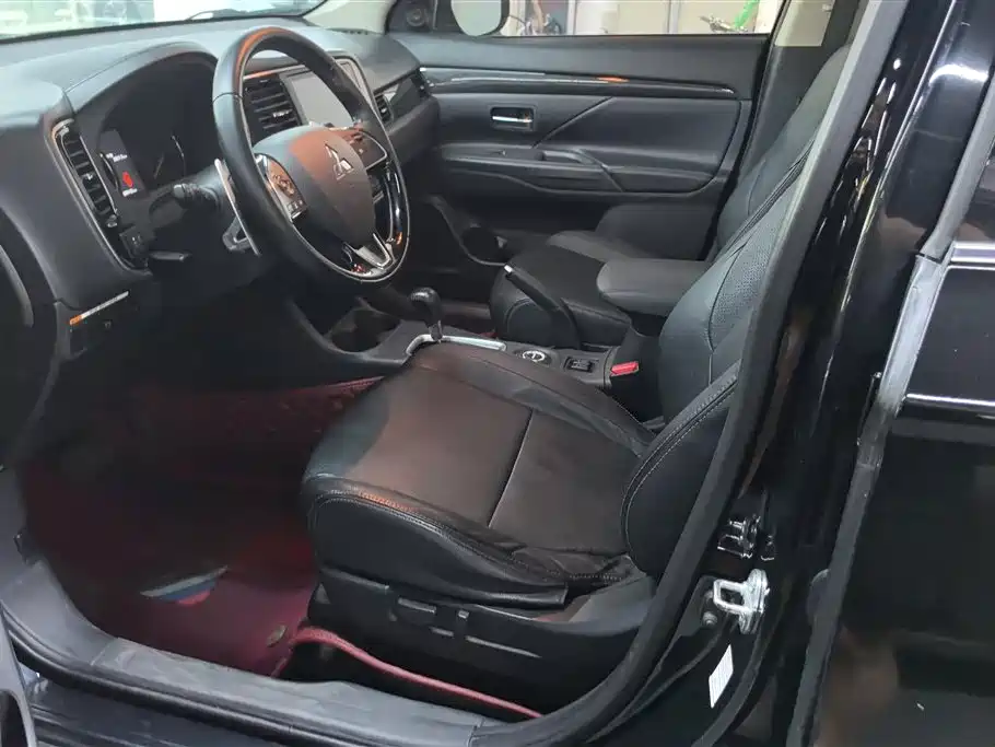 Mitsubishi Outlander 2016 2.4L 4WD Elite Edition 5-seater фото 9