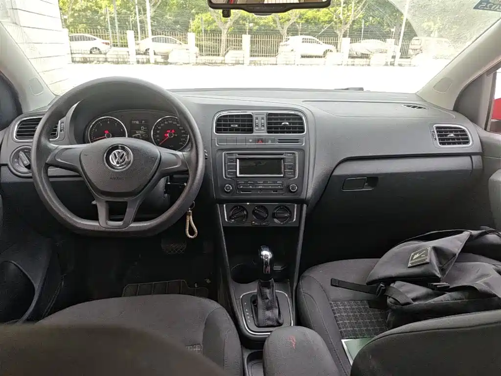 Volkswagen Polo 2014 1.6L Automatic Comfort Edition фото 13