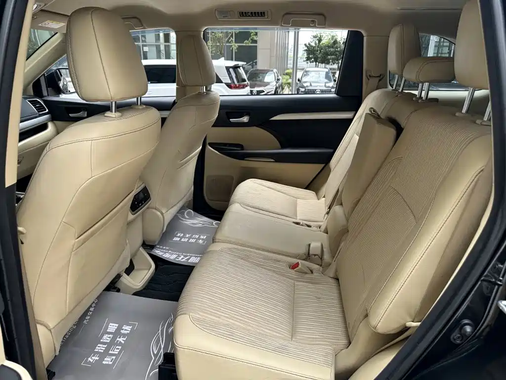 Фото 8 - Toyota Highlander