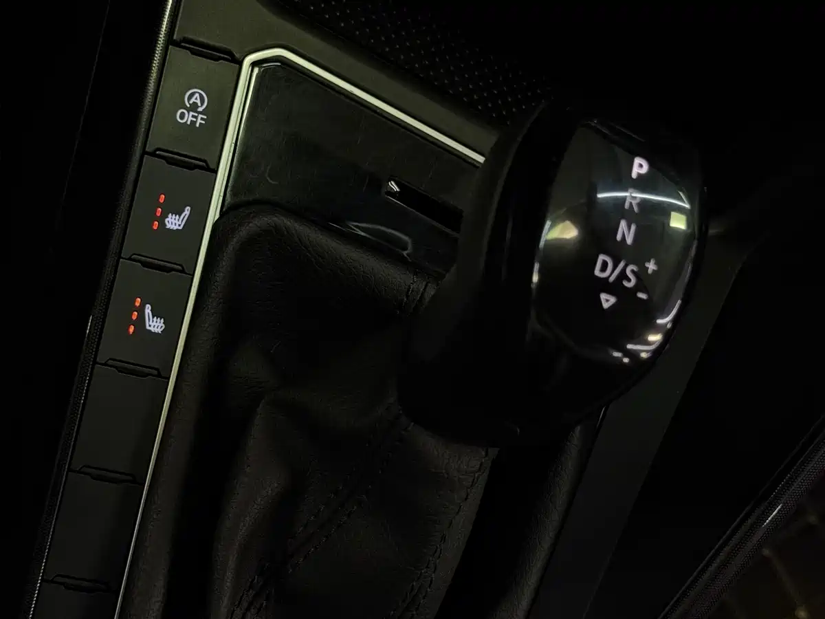 Volkswagen Lavida 2023 New Sharp 1.5L Auto Premium Edition фото 15