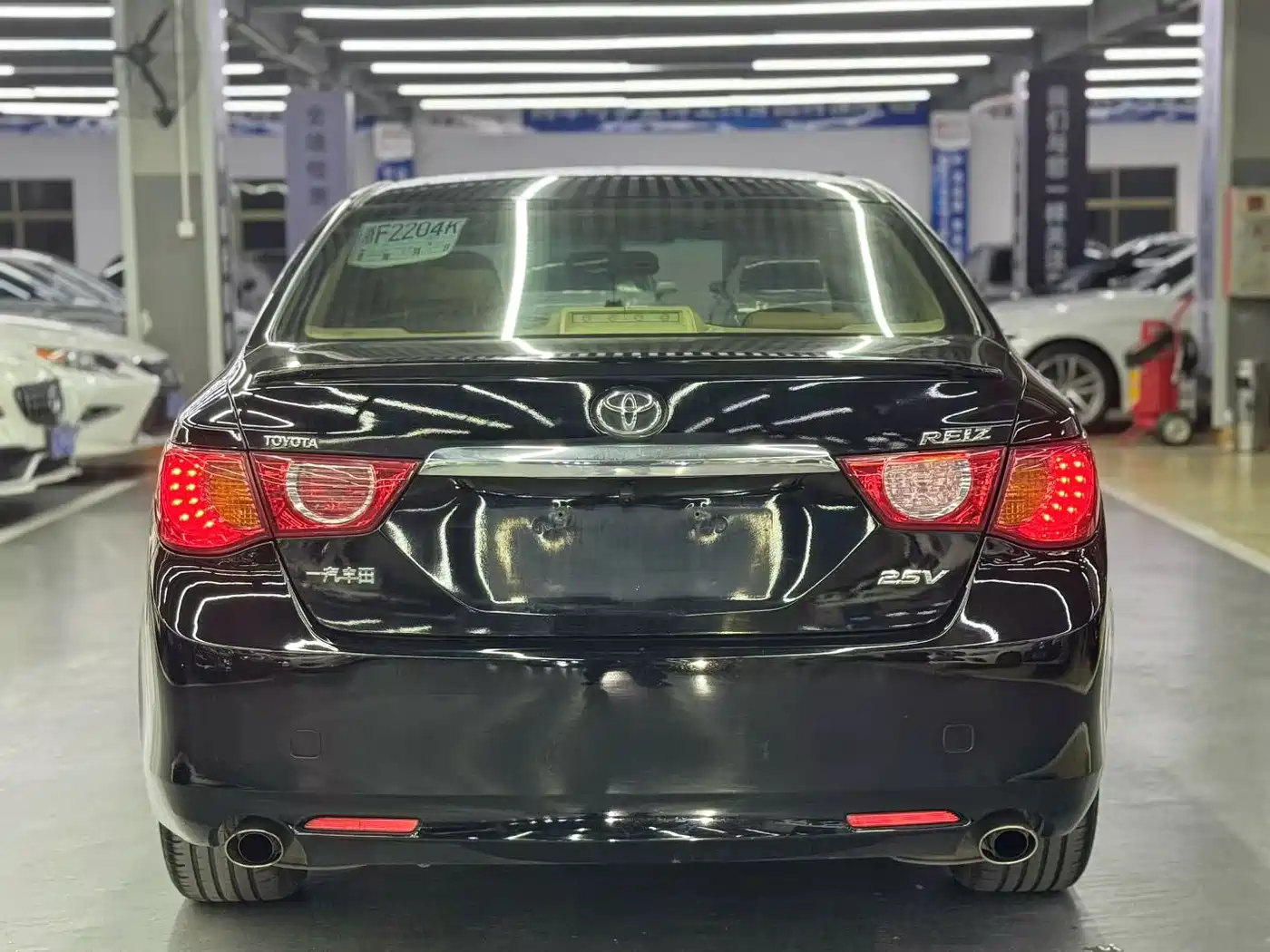 Toyota Reiz 2010 2.5V Elegance Elite Edition фото 8