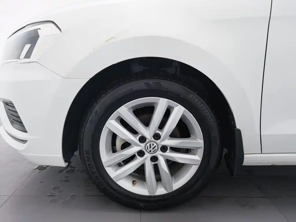 Photo 17 - Volkswagen Jetta