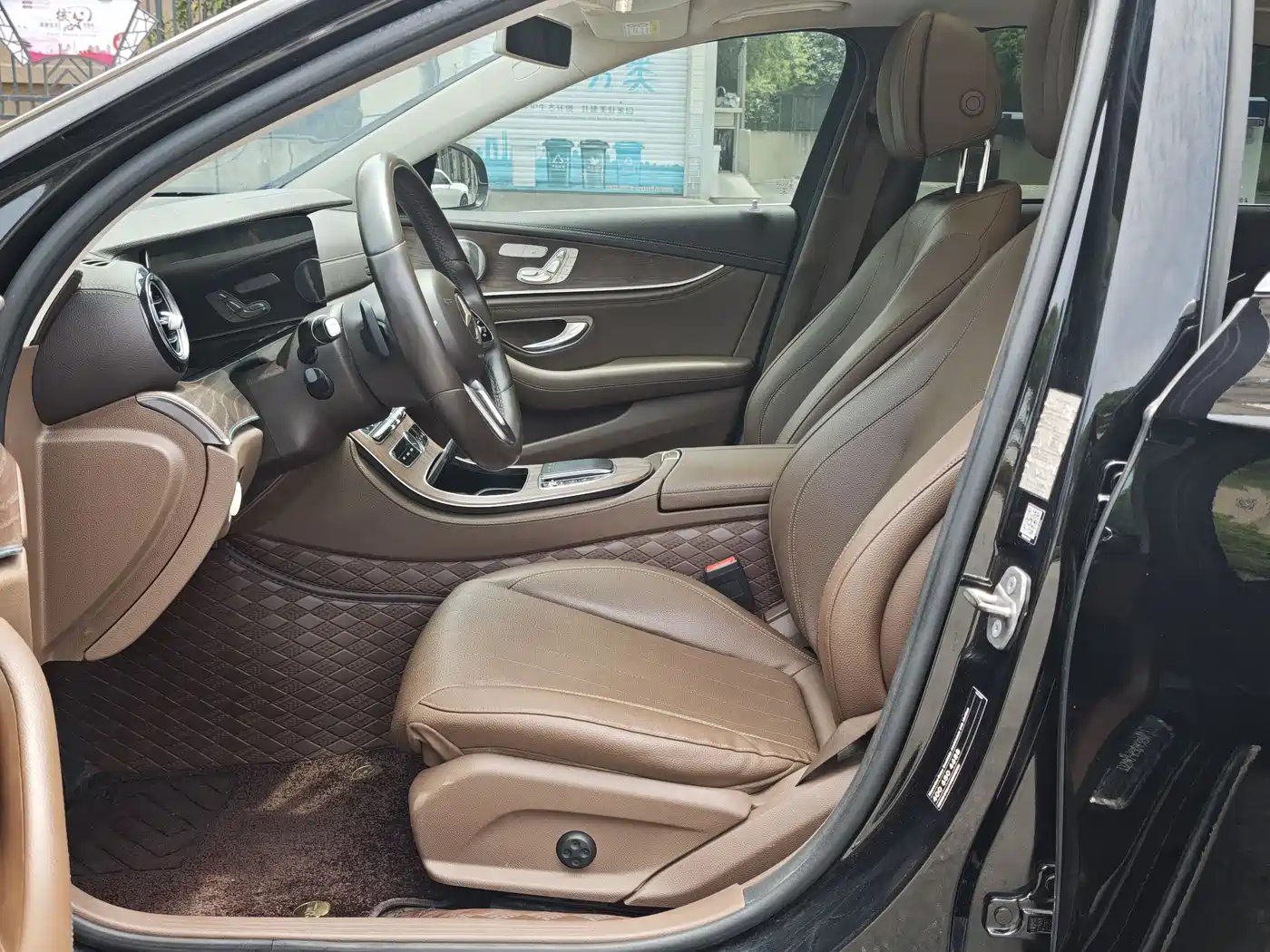 Mercedes-Benz E-Class 2020 E 300 L Luxury Model фото 11
