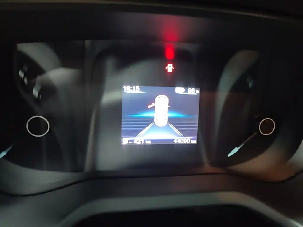 Hongqi E-QM5 2023 Facelift Basic Travel Edition фото 12