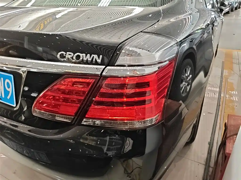 Toyota Crown 2012 2.5L Royal Leather Edition фото 8