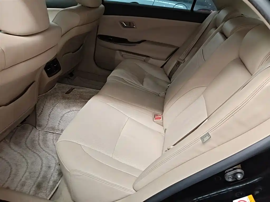 Toyota Crown 2012 2.5L Royal Leather Edition фото 17