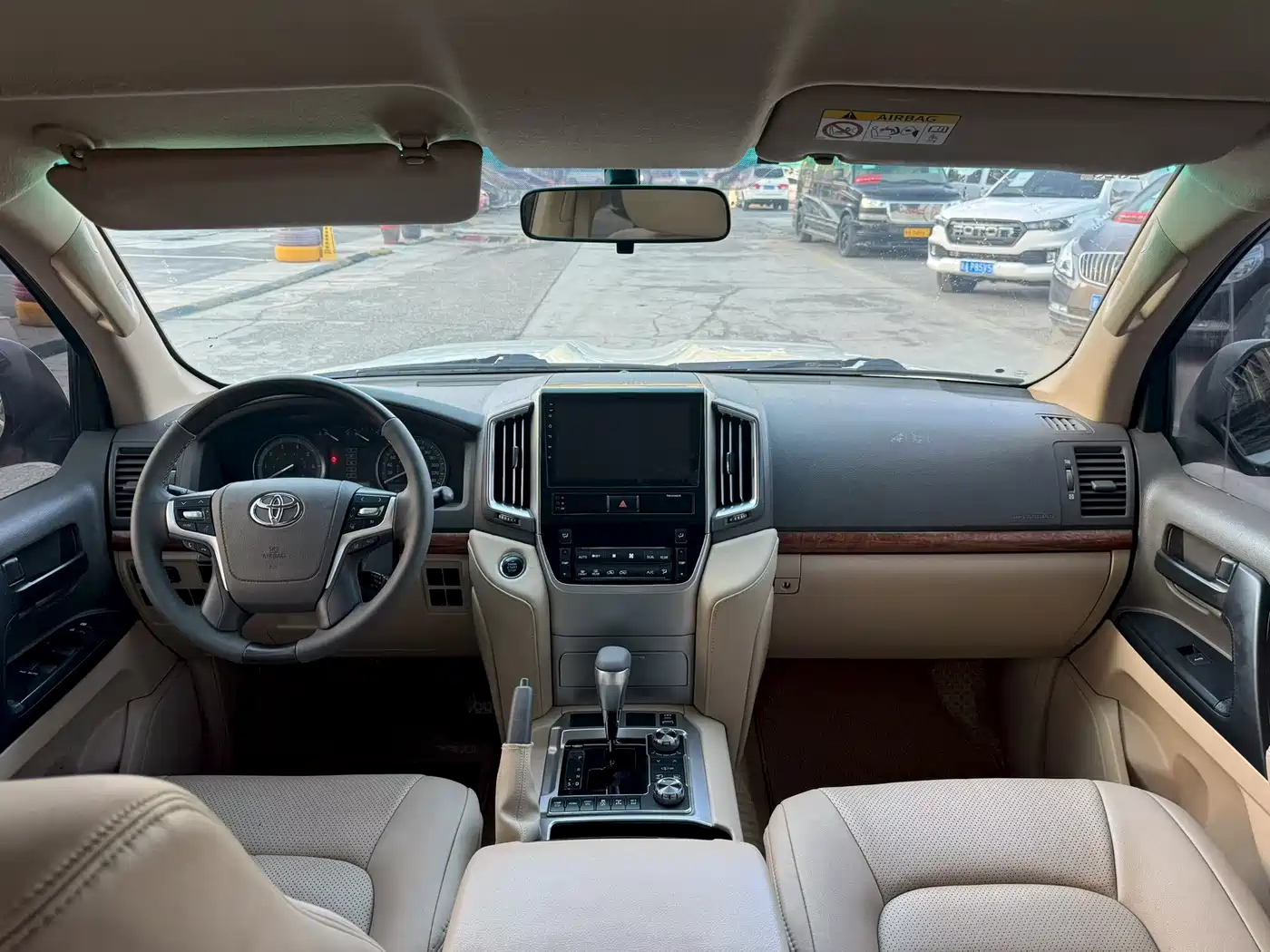 Toyota Land Cruiser (Import) 2015 4.0L V6 Middle East Low Configuration Edition фото 5