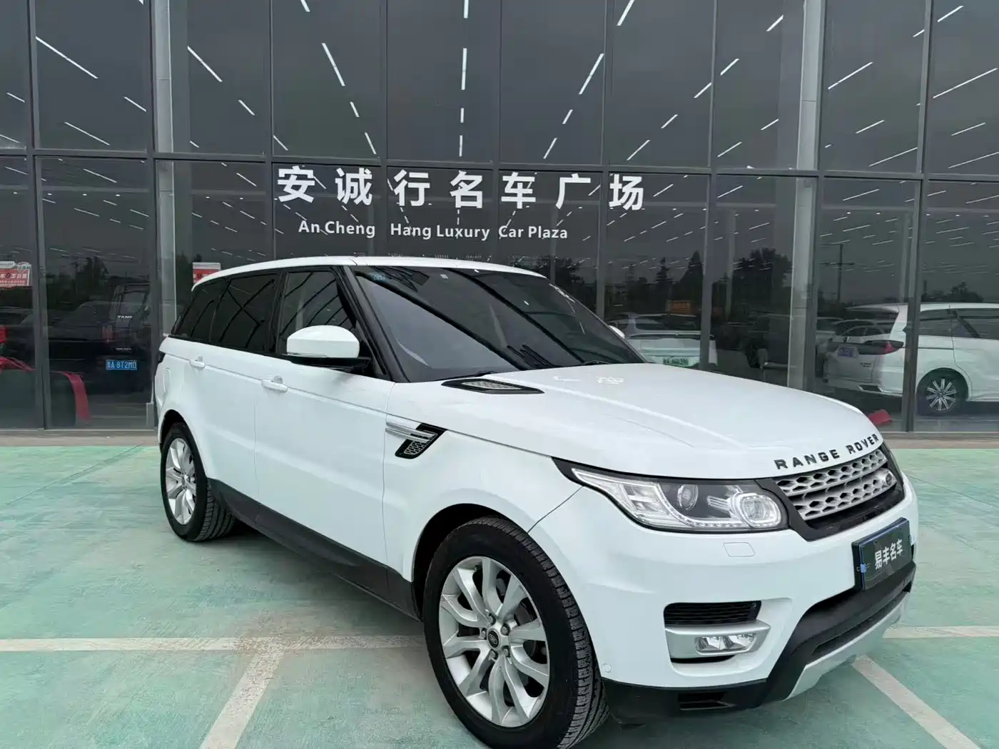 Land Rover Range Rover Sport 2014 3.0 SC V6 HSE фото 3