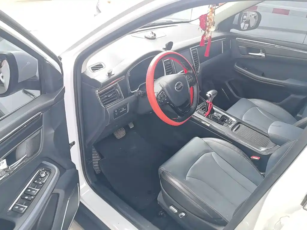 SWM Motor SWM G05 2021 2021 PRO 1.5T Automatic Luxury 7-seater