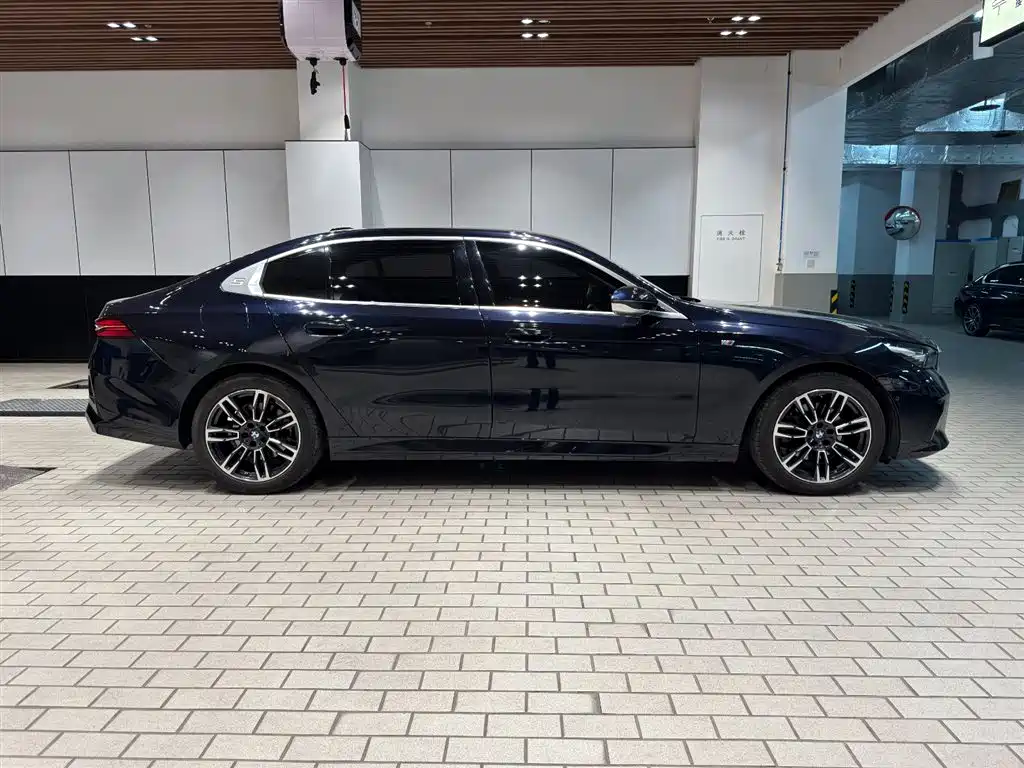 BMW 5 Series 2024 525Li M Sport Package фото 5