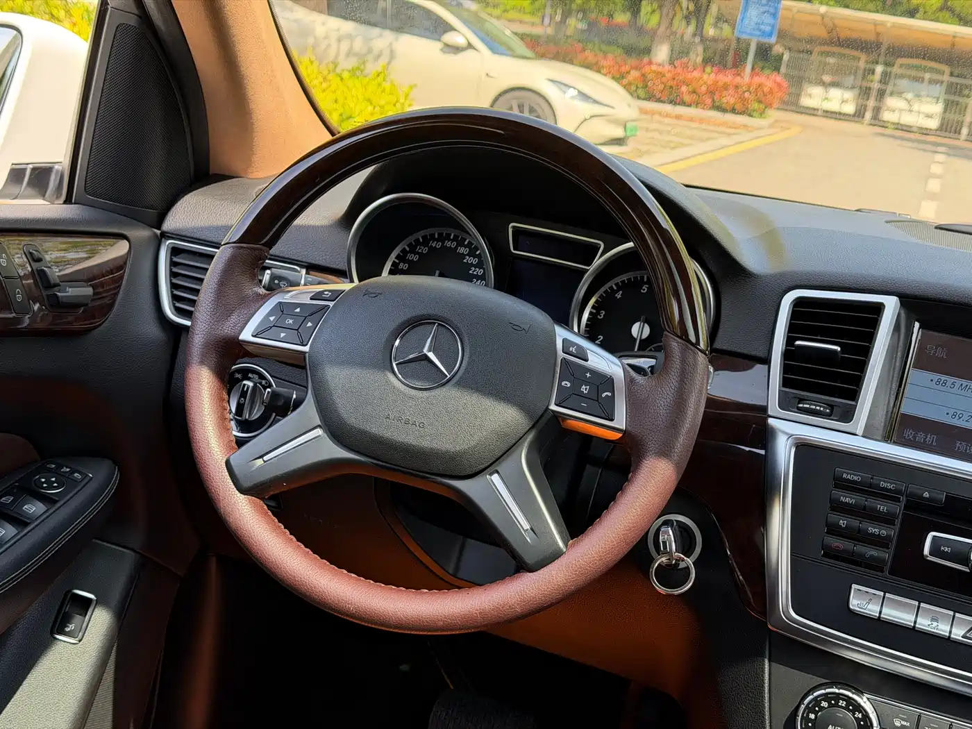 Mercedes-Benz M-Class 2014 ML 320 4MATIC фото 8