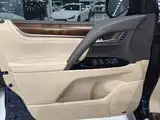 Photo 7 - Lexus LX