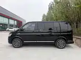 Photo 3 - Volkswagen Multivan