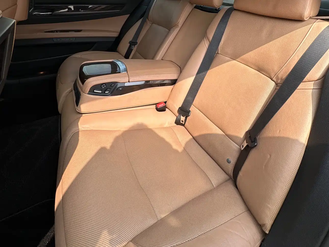 Photo 16 - BMW 7 Series
