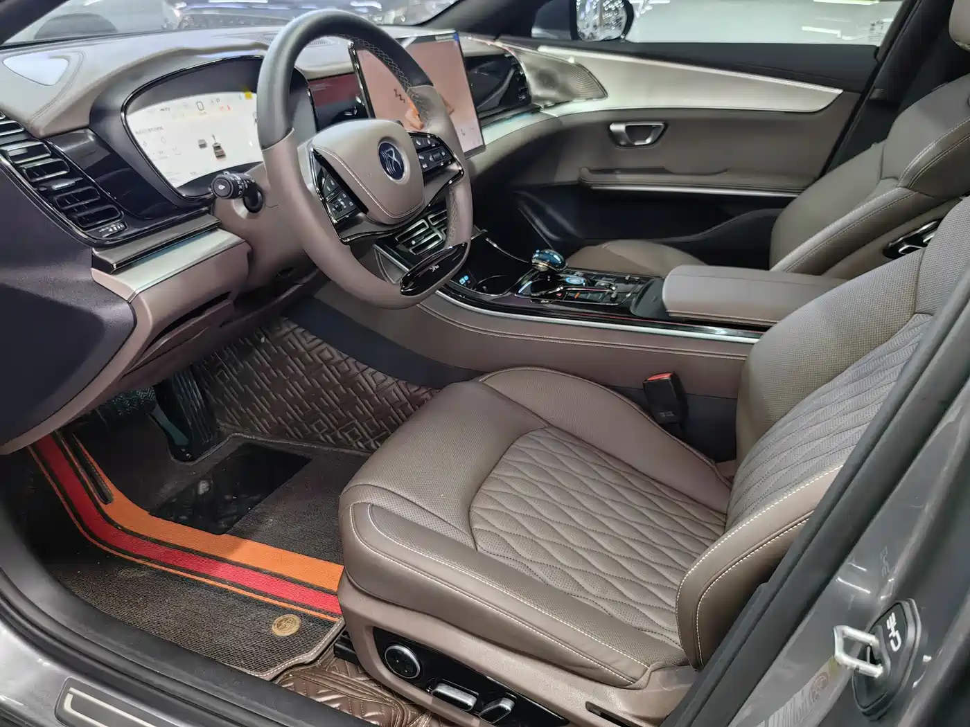 BYD Han 2025 DM-i 125KM Premium фото 12