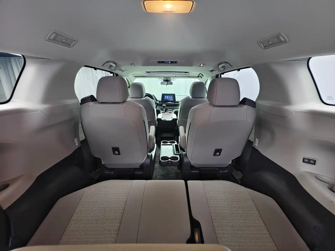 Toyota Sienna 2023 2.5L Hybrid Comfort Edition фото 22