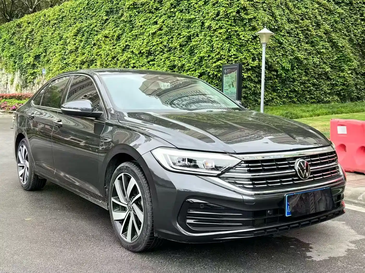 Volkswagen Sagitar 2025 300TSI DSG Surpass Edition фото 3