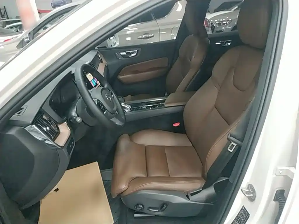 Фото 15 - Volvo XC60 Plug-in Hybrid
