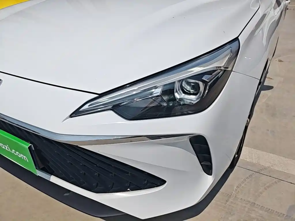 Фото 24 - Roewe i5